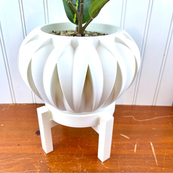 Halden Planter Pot, Indoor Planter w/ Drainage Hole and Drip Tray - Picture 2 of 8